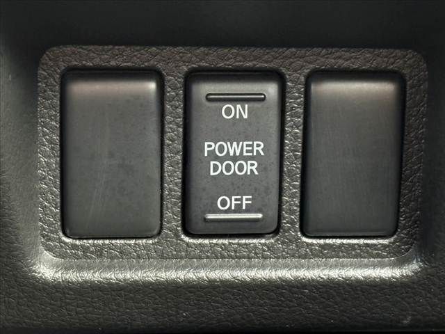 NISSAN SERENA  S-HYBRID 2013