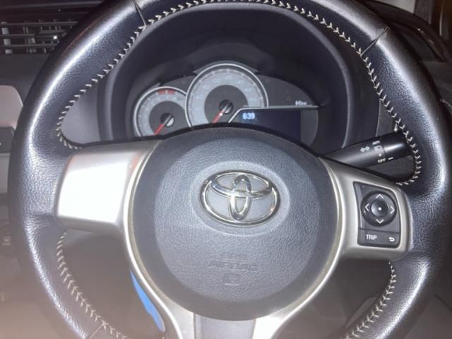 TOYOTA VITZ 2015