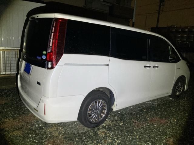 TOYOTA ESQUIRE HYBRID 2016