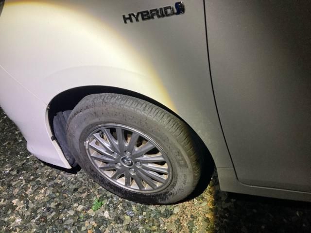 TOYOTA ESQUIRE HYBRID 2016