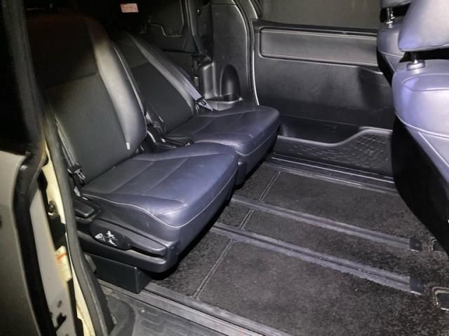 TOYOTA ESQUIRE HYBRID 2016