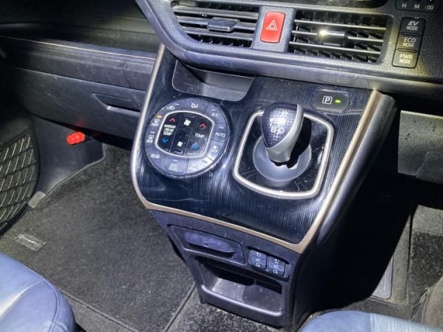 TOYOTA ESQUIRE HYBRID 2016