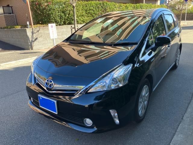 TOYOTA PRIUS Alpha 2012