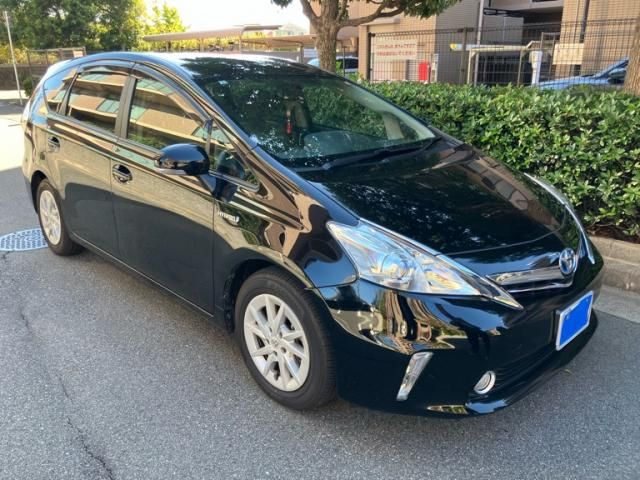 TOYOTA PRIUS Alpha 2012