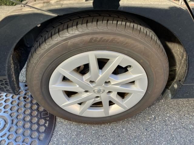 TOYOTA PRIUS Alpha 2012