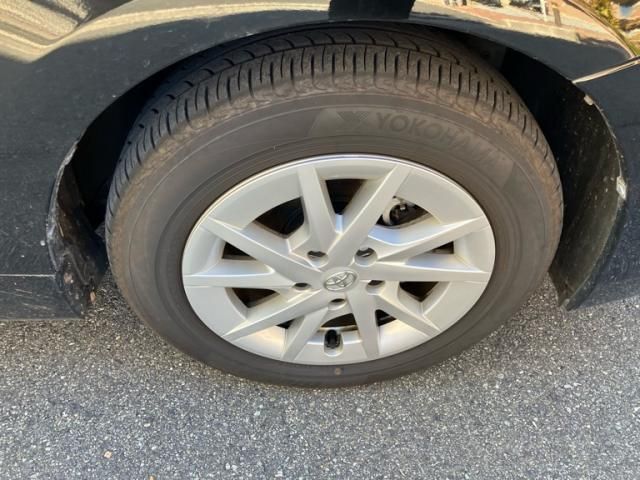 TOYOTA PRIUS Alpha 2012