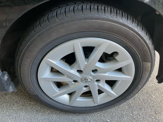 TOYOTA PRIUS Alpha 2012