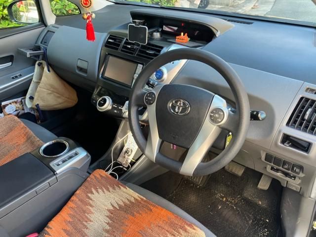 TOYOTA PRIUS Alpha 2012