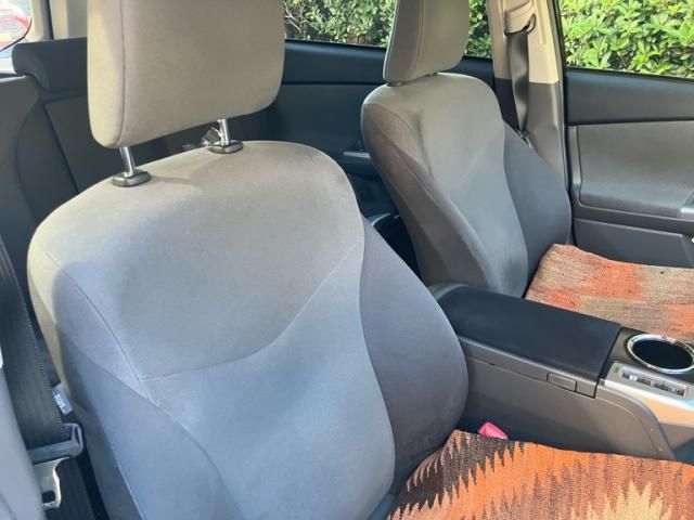 TOYOTA PRIUS Alpha 2012