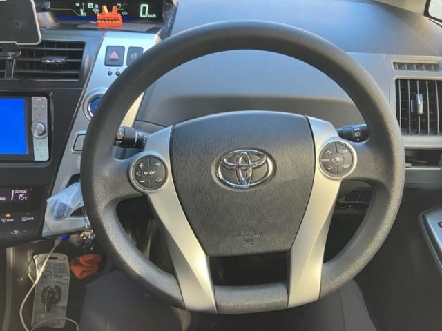 TOYOTA PRIUS Alpha 2012