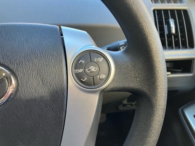 TOYOTA PRIUS Alpha 2012