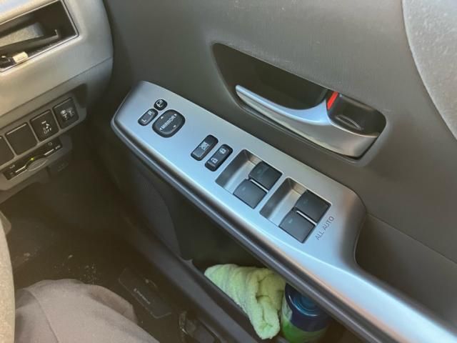 TOYOTA PRIUS Alpha 2012