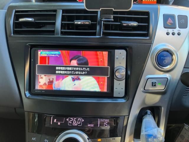 TOYOTA PRIUS Alpha 2012