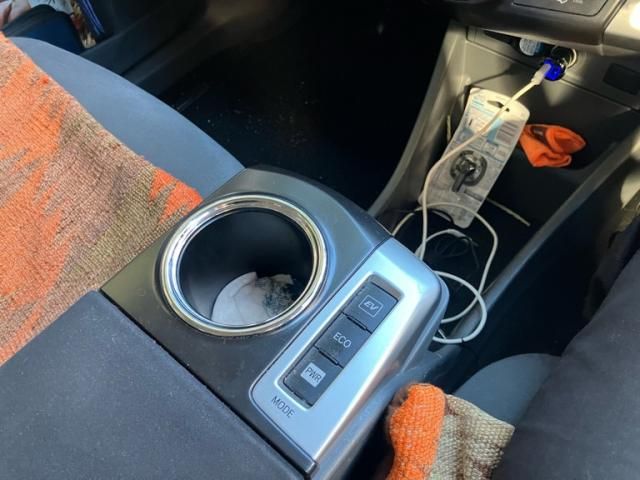 TOYOTA PRIUS Alpha 2012