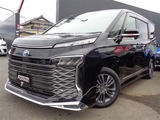 TOYOTA VOXY HYBRID 2023