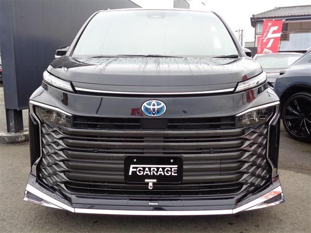 TOYOTA VOXY HYBRID 2023