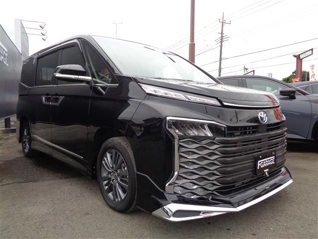 TOYOTA VOXY HYBRID 2023