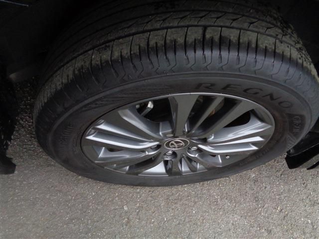 TOYOTA VOXY HYBRID 2023