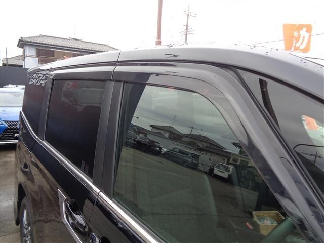 TOYOTA VOXY HYBRID 2023