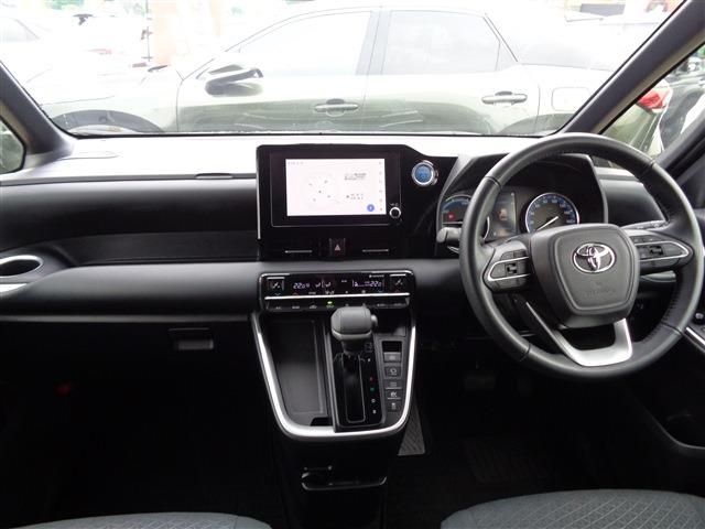 TOYOTA VOXY HYBRID 2023