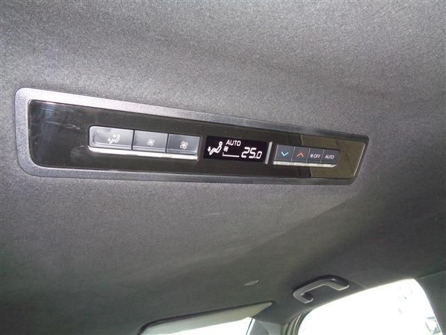 TOYOTA VOXY HYBRID 2023