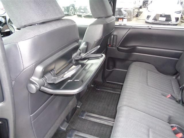 TOYOTA VOXY HYBRID 2023