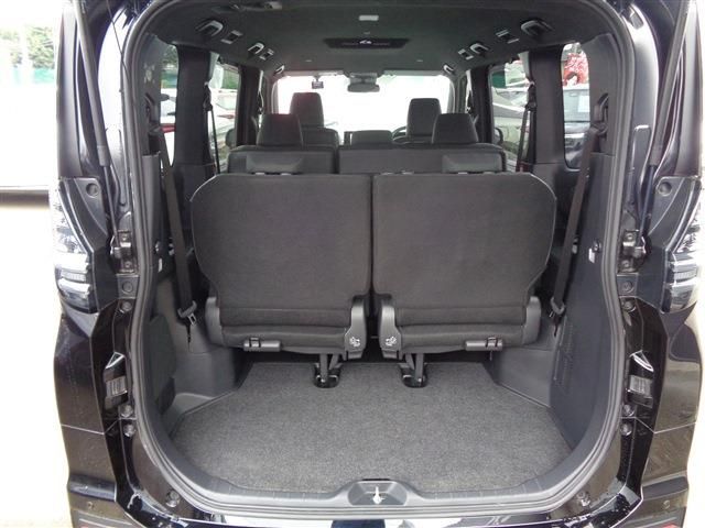 TOYOTA VOXY HYBRID 2023