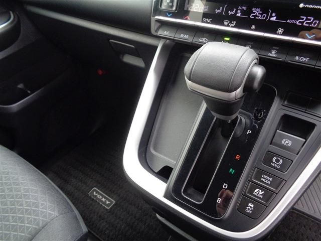 TOYOTA VOXY HYBRID 2023