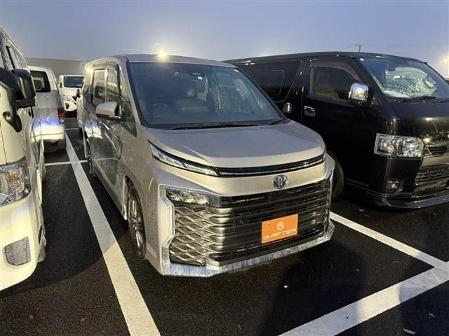 TOYOTA VOXY 2022