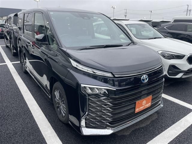 TOYOTA VOXY HYBRID 2025