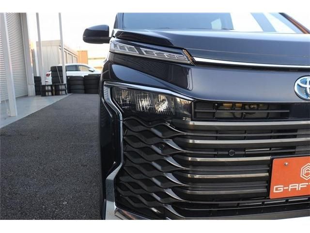 TOYOTA VOXY HYBRID 2025