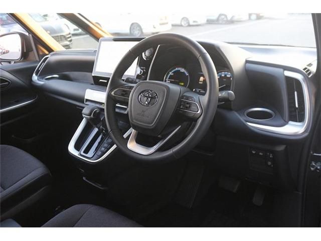 TOYOTA VOXY HYBRID 2025