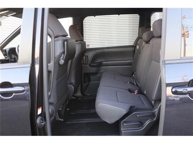 TOYOTA VOXY HYBRID 2025