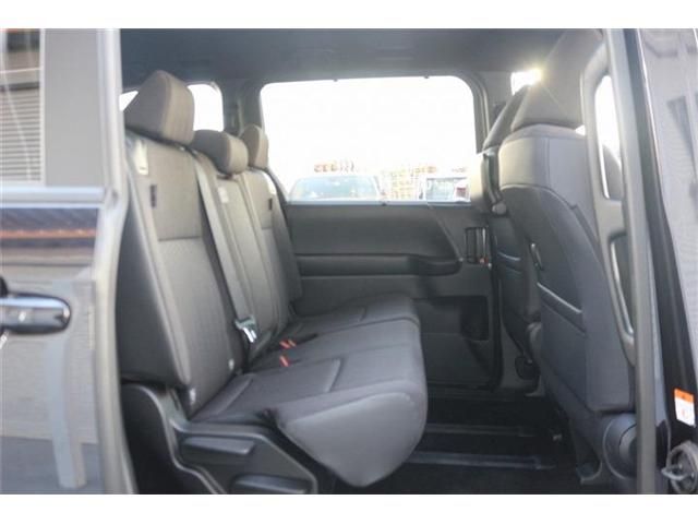 TOYOTA VOXY HYBRID 2025