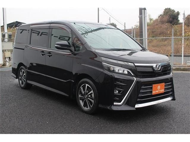 TOYOTA VOXY 2017