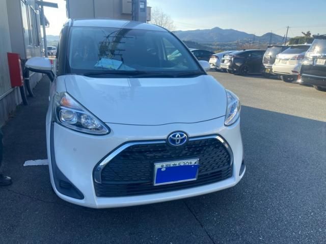 TOYOTA SIENTA HYBRID 2019