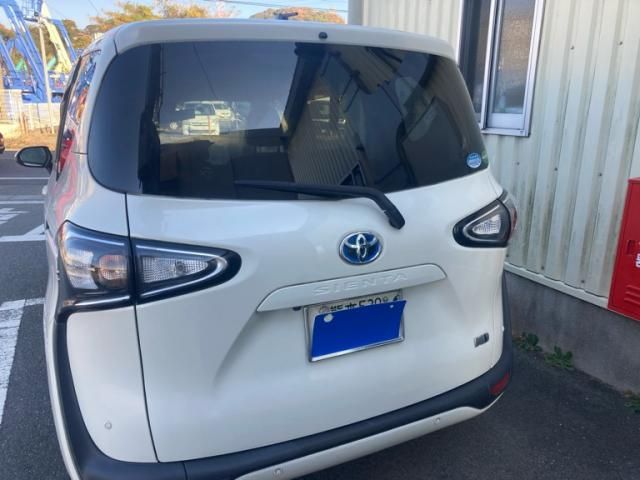 TOYOTA SIENTA HYBRID 2019