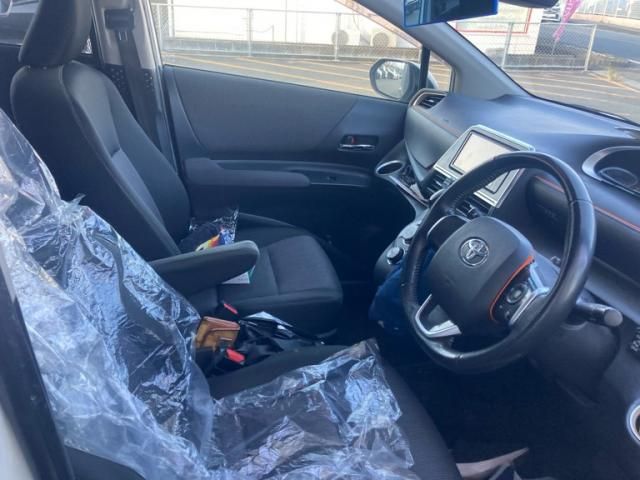 TOYOTA SIENTA HYBRID 2019