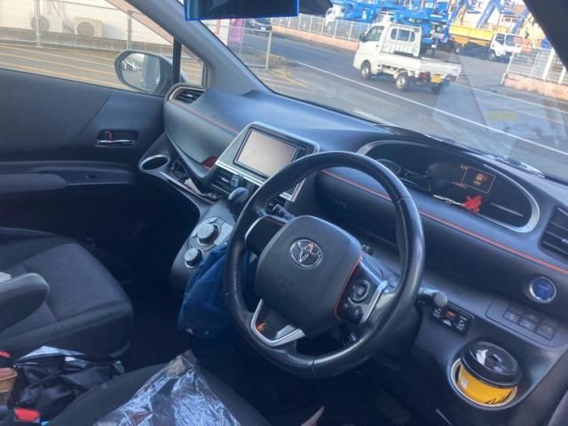 TOYOTA SIENTA HYBRID 2019