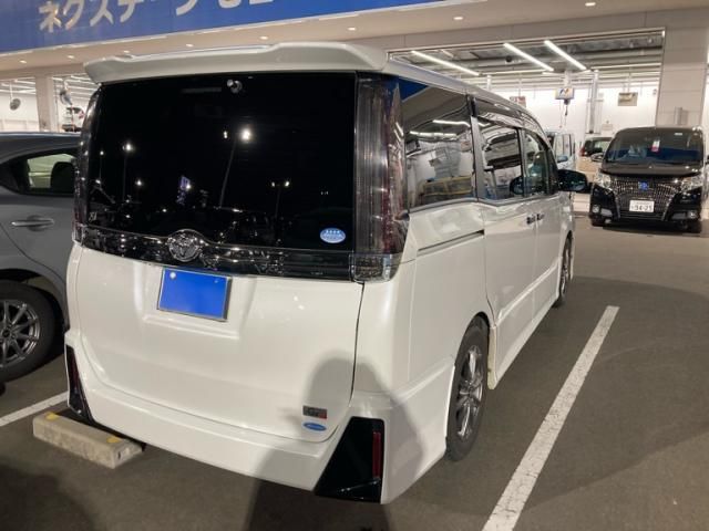 TOYOTA VOXY 2017
