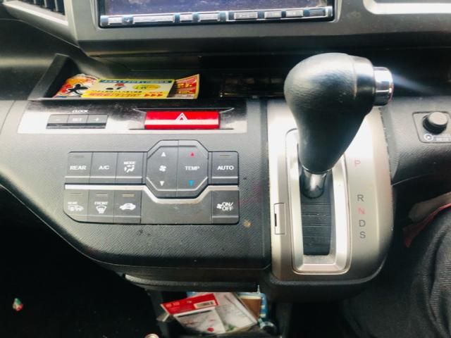 HONDA STEPWAGON SPADA 2011