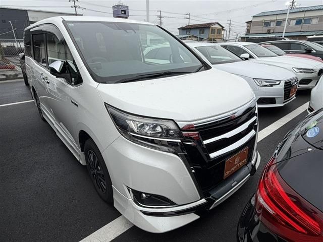 TOYOTA ESQUIRE HYBRID 2017