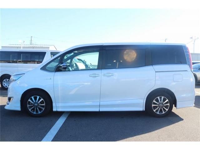 TOYOTA ESQUIRE HYBRID 2017