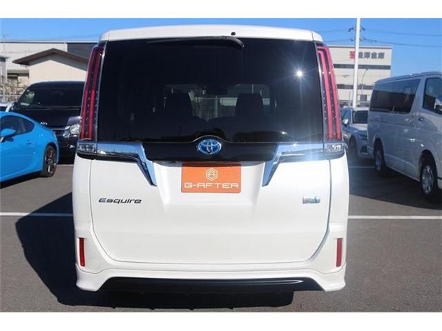 TOYOTA ESQUIRE HYBRID 2017