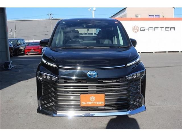 TOYOTA VOXY HYBRID 2023