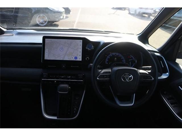 TOYOTA VOXY HYBRID 2023