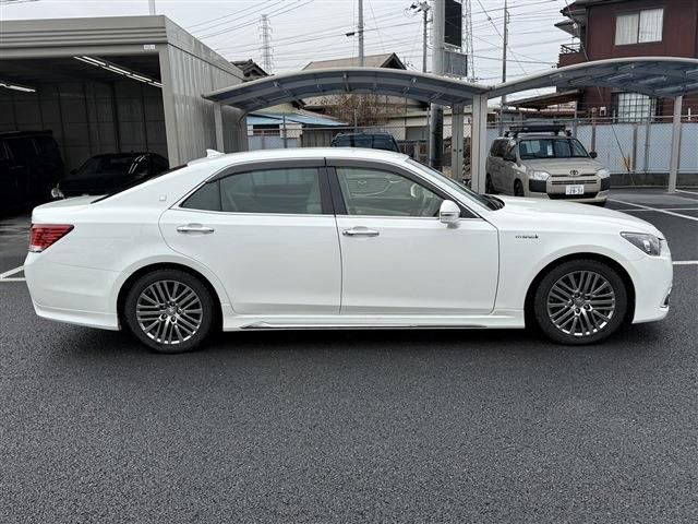 TOYOTA CROWN MAJESTA HYBRID 2014