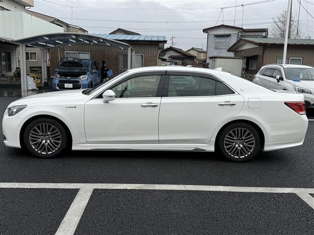 TOYOTA CROWN MAJESTA HYBRID 2014