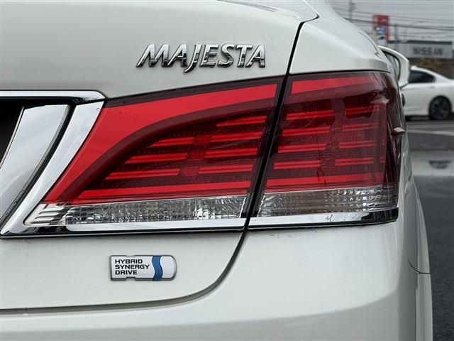 TOYOTA CROWN MAJESTA HYBRID 2014