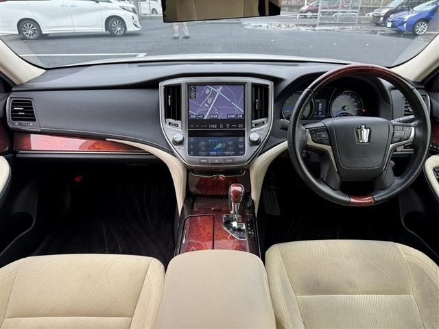TOYOTA CROWN MAJESTA HYBRID 2014